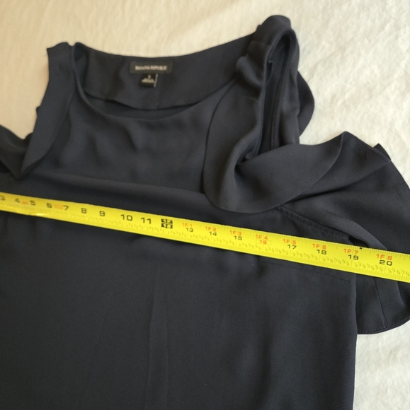 Banana Republic Navy Ruffle Sleeve Shell Blouse - Picture 4 of 8